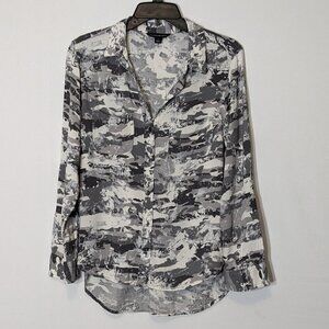 ROCK & REPUBLIC Gray Camo, Long Sleeved Collared Button Blouse Top; Size M